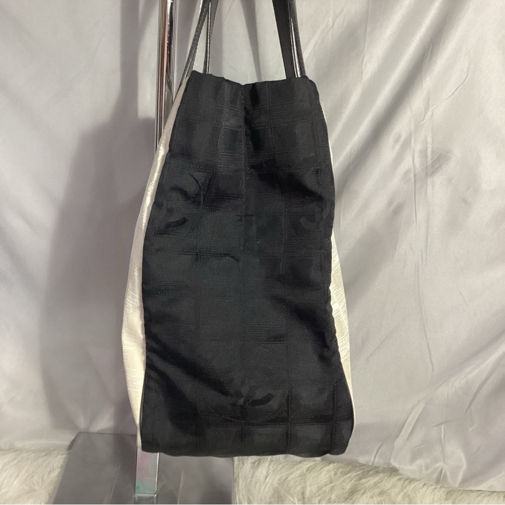 RARE Colorblockock CHANEL CC 10469355 Travel Line Nylon/ Leather Tote Bag - Picture 3 of 14